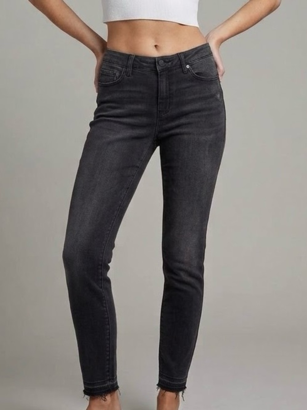 NEW Size 31” Articles of Society Balboa Charcoal Wash Denim Raw Hem Ankle Skinny